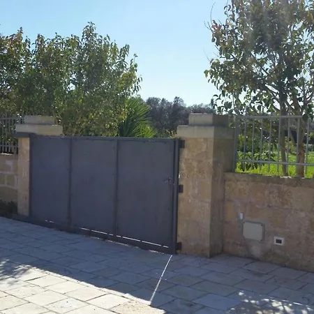 Incantevole Villetta Con Giardino