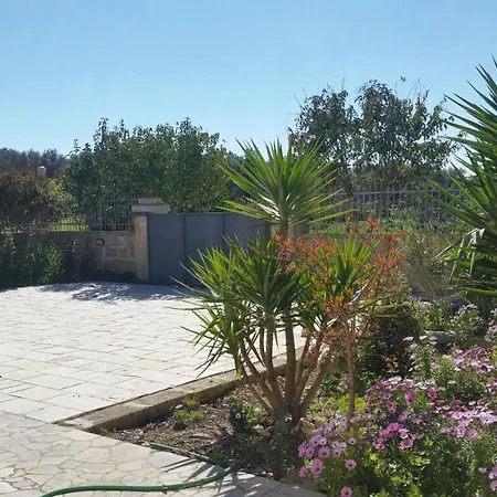 Incantevole Villetta Con Giardino